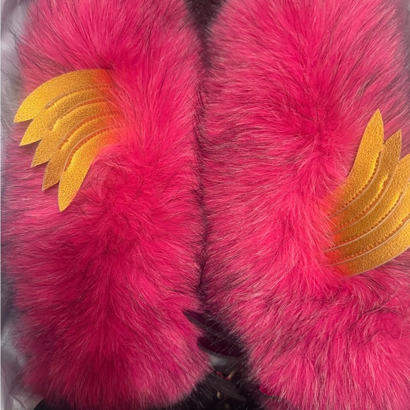 Kurt Geiger Fuchsia Eagle Fluff Slippers Brand New in box! - Picture 4 of 8